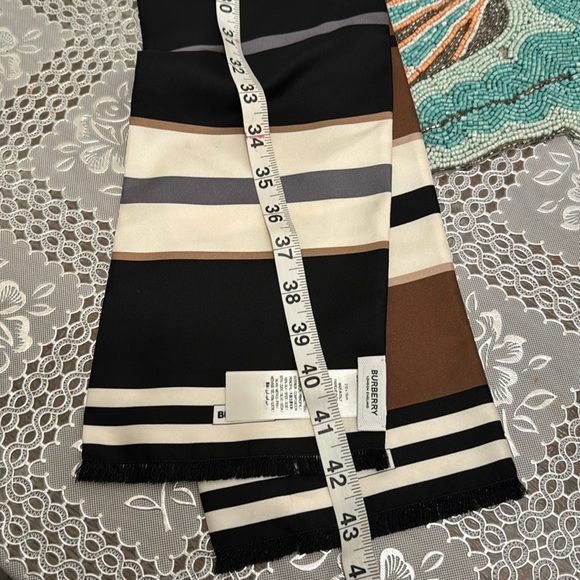 Burberry scarf for man Stylish and cozy soft and cushy Authentic Burberry Scarf. - Picture 6 of 9